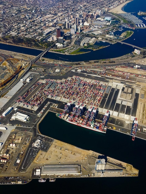 Supply Chain Disruptions: Expert Strategies for US Businesses in the Next 6 Months